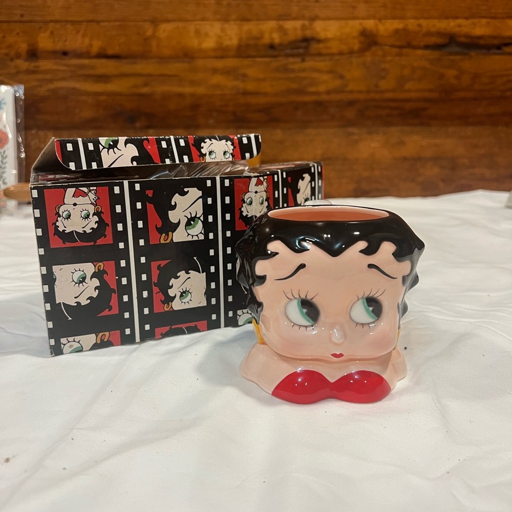 Vintage Betty Boop Ceramic Mug with Box